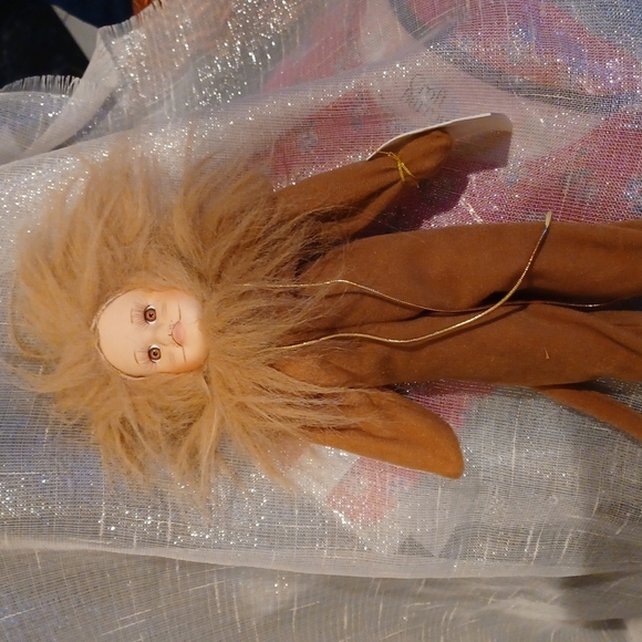 Wizard of Oz Camille Limited Edition Doll, Cowardly Lion - Picture 1 of 4